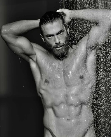 Dok čekate novu hit seriju 'Sandokan', uživajte u galeriji prezgodnog Cana Yamana