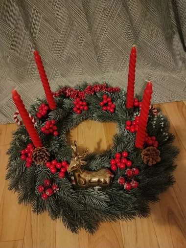 Opet ste nas oduševile: Najljepši crveni adventski vijenci naših čitateljica