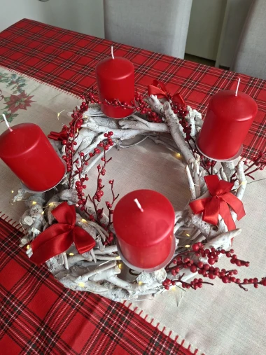 Opet ste nas oduševile: Najljepši crveni adventski vijenci naših čitateljica