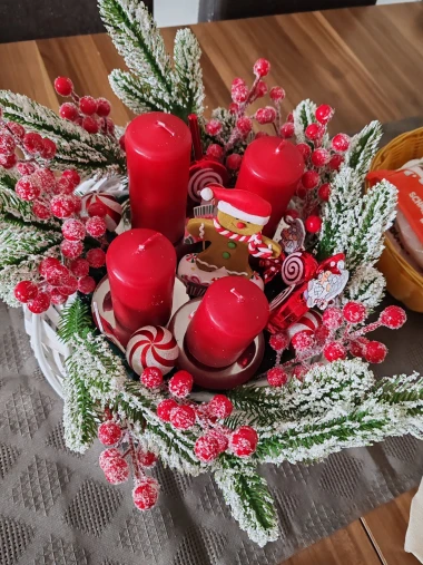 Opet ste nas oduševile: Najljepši crveni adventski vijenci naših čitateljica