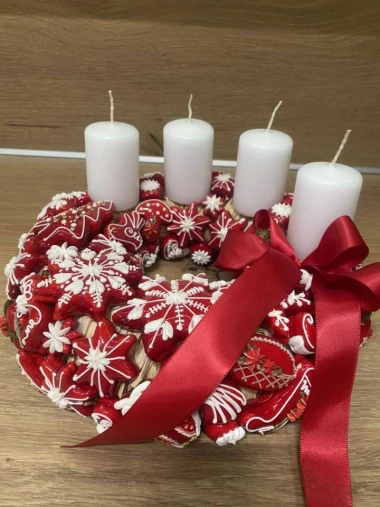 Opet ste nas oduševile: Najljepši crveni adventski vijenci naših čitateljica