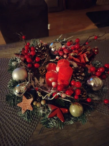 Opet ste nas oduševile: Najljepši crveni adventski vijenci naših čitateljica