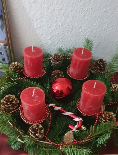Opet ste nas oduševile: Najljepši crveni adventski vijenci naših čitateljica