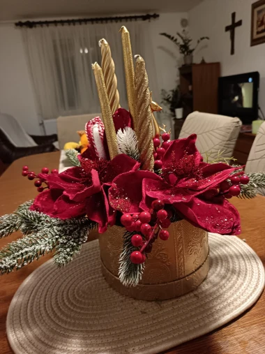 Opet ste nas oduševile: Najljepši crveni adventski vijenci naših čitateljica