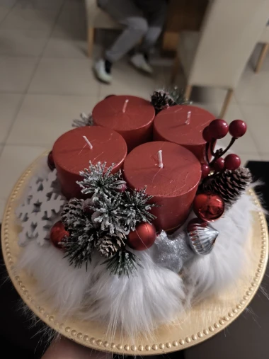 Opet ste nas oduševile: Najljepši crveni adventski vijenci naših čitateljica