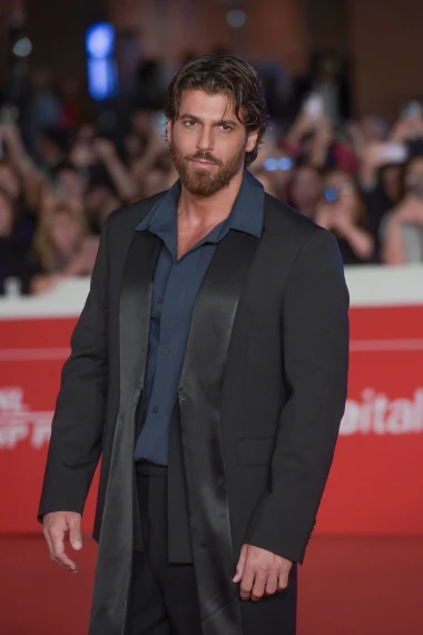 Tko vam je zgodniji, Can Yaman ili Ed Westwick? Gledajte ih u seriji Sandokan: Princ pirata