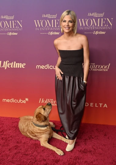 Najutjecajnije žene zabave: Dakota Johnson oličenje elegancije u crnoj pencil haljini