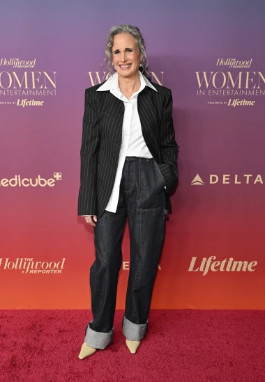 Najutjecajnije žene zabave: Dakota Johnson oličenje elegancije u crnoj pencil haljini