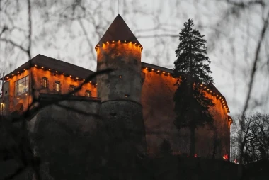 Zimska čarolija samo 140 km od Zagreba: Vodič za advent na Bledu