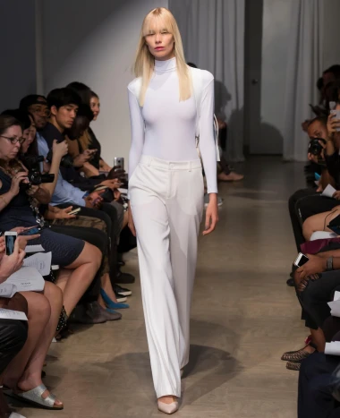 Pantone boja 2026. je Cloud Dancer. Pogledajte kako je nose slavne ljepotice