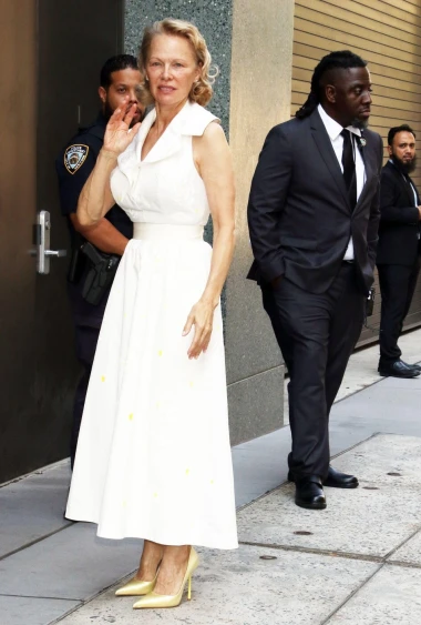 Pantone boja 2026. je Cloud Dancer. Pogledajte kako je nose slavne ljepotice