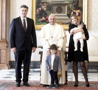 Kraljica elegancije i odmjerenosti: Najbolja izdanja Ane Maslać Plenković