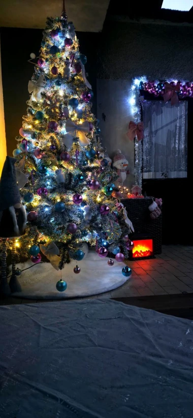 Neke na&scaron;e čitateljice već su okitile božićna drvca! Pogledajte tu rasko&scaron; i pronađite inspiraciju