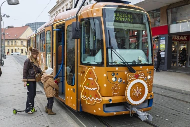 Blagdanska čarolija na tračnicama: Osijek ima najslađi tramvaj u Hrvatskoj