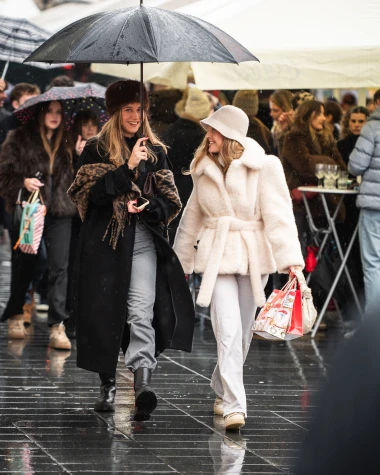 Ljepotice i ludilo u centru Zagreba, pogledajte kako je izgledao Badnjak na &scaron;pici