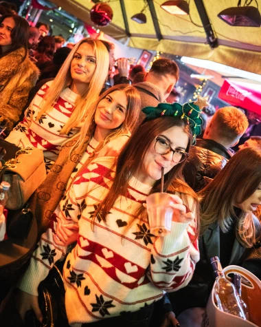 Ljepotice i ludilo u centru Zagreba, pogledajte kako je izgledao Badnjak na &scaron;pici