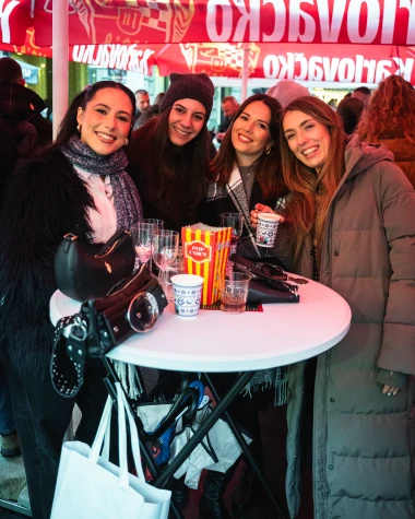 Ljepotice i ludilo u centru Zagreba, pogledajte kako je izgledao Badnjak na &scaron;pici