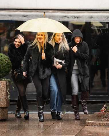 Ljepotice i ludilo u centru Zagreba, pogledajte kako je izgledao Badnjak na &scaron;pici