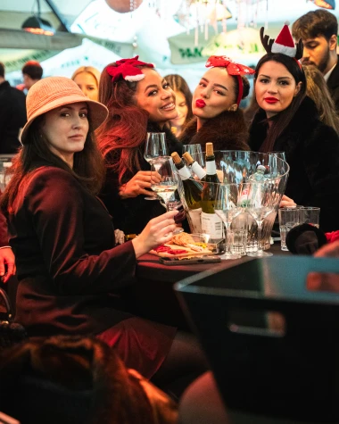 Ljepotice i ludilo u centru Zagreba, pogledajte kako je izgledao Badnjak na &scaron;pici