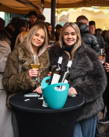 Ljepotice i ludilo u centru Zagreba, pogledajte kako je izgledao Badnjak na &scaron;pici