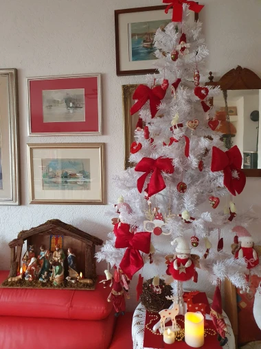 Zavirile smo u domove na&scaron;ih čitateljica: Pogledajte fotografije čarobnih božićnih jelki