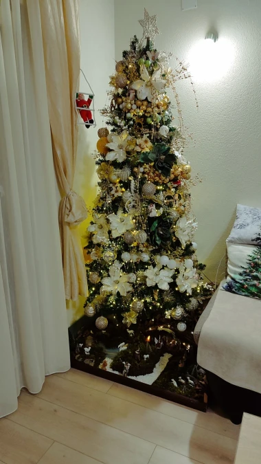 Zavirile smo u domove na&scaron;ih čitateljica: Pogledajte fotografije čarobnih božićnih jelki