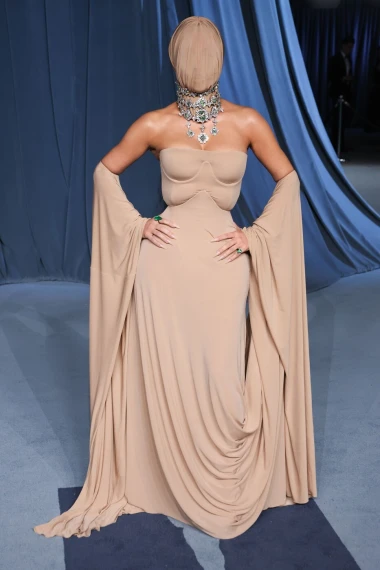 Nezaboravni outfiti: 20 ikoničnih trenutaka s crvenog tepiha 2025.