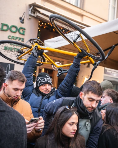 Centar Zagreba na Silvestrovo: Pogledajte poznate, glamur i veselje na &scaron;pici