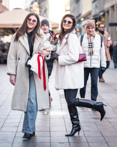 Centar Zagreba na Silvestrovo: Pogledajte poznate, glamur i veselje na &scaron;pici