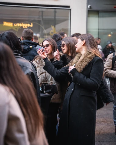 Centar Zagreba na Silvestrovo: Pogledajte poznate, glamur i veselje na &scaron;pici