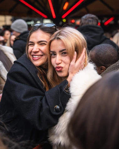 Centar Zagreba na Silvestrovo: Pogledajte poznate, glamur i veselje na &scaron;pici
