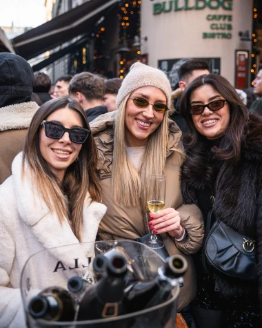 Centar Zagreba na Silvestrovo: Pogledajte poznate, glamur i veselje na &scaron;pici