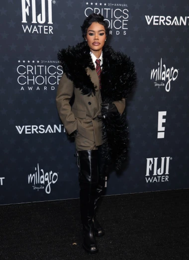 Critics Choice Awards 2026: Ariana Grande zablistala u ružičastom, Elle Fanning u zlatnom