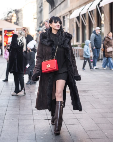 Crvena eksplozija na &scaron;pici: Evo kako Zagrepčanke nose crvene komade i modne detalje