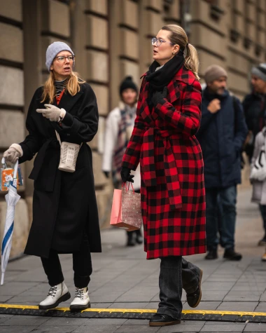 Crvena eksplozija na &scaron;pici: Evo kako Zagrepčanke nose crvene komade i modne detalje