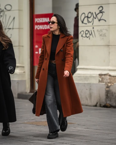 Crvena eksplozija na &scaron;pici: Evo kako Zagrepčanke nose crvene komade i modne detalje