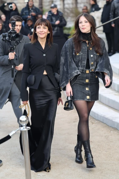 Tjedan visoke mode u Parizu: Teyana Taylor i Carla Bruni odjenule čipku