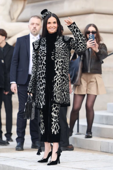 Tjedan visoke mode u Parizu: Teyana Taylor i Carla Bruni odjenule čipku