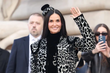 Tjedan visoke mode u Parizu: Teyana Taylor i Carla Bruni odjenule čipku