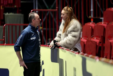 Romantika na parketu: Na&scaron;i rukometa&scaron;i pobjedu proslavili poljupcima s voljenim ženama