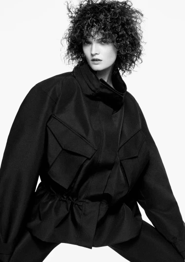 H&amp;M Studio SS26 slavi individualnost i donosi statement komade za hrabre kombinacije