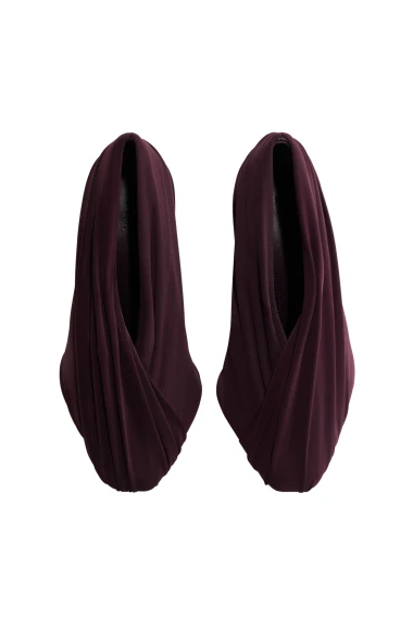 H&amp;M Studio SS26 slavi individualnost i donosi statement komade za hrabre kombinacije