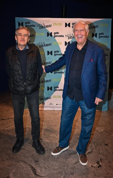 Poznati na premijeri predstave 'Samci': Josipa Lisac u genijalnoj bundi, a Marijana Batinić trendi kao i uvijek