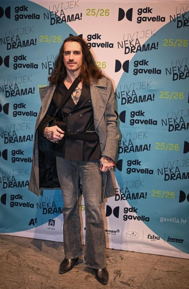 Poznati na premijeri predstave 'Samci': Josipa Lisac u genijalnoj bundi, a Marijana Batinić trendi kao i uvijek