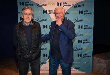 Poznati na premijeri predstave 'Samci': Josipa Lisac u genijalnoj bundi, a Marijana Batinić trendi kao i uvijek