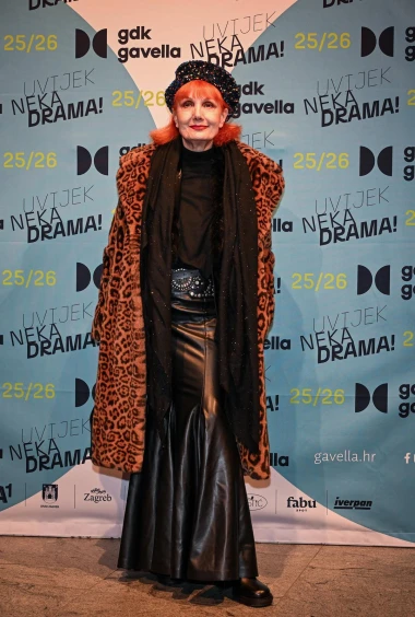 Poznati na premijeri predstave 'Samci': Josipa Lisac u genijalnoj bundi, a Marijana Batinić trendi kao i uvijek