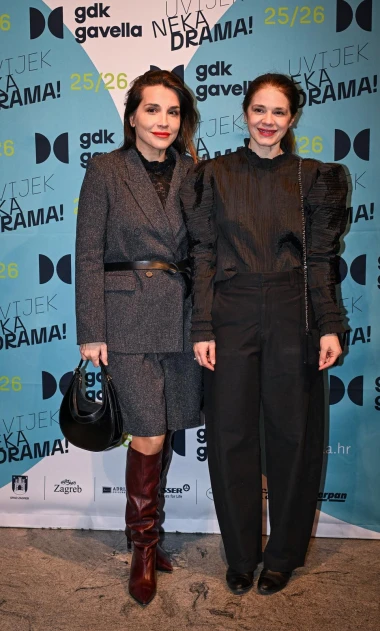 Poznati na premijeri predstave 'Samci': Josipa Lisac u genijalnoj bundi, a Marijana Batinić trendi kao i uvijek