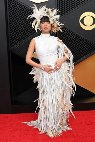 Od haljine koju drže samo bradavice do 'naopake' haljine: Jesu li ovi Grammy outfiti uopće legalni?