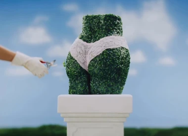 San svakog mu&scaron;karca: Sydney Sweeney uređuje vrt u zavodljivom donjem rublju