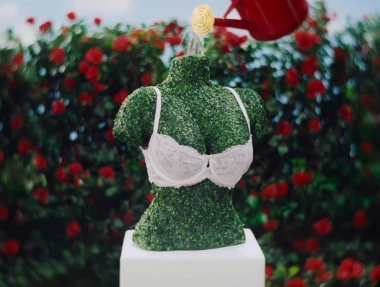 San svakog mu&scaron;karca: Sydney Sweeney uređuje vrt u zavodljivom donjem rublju